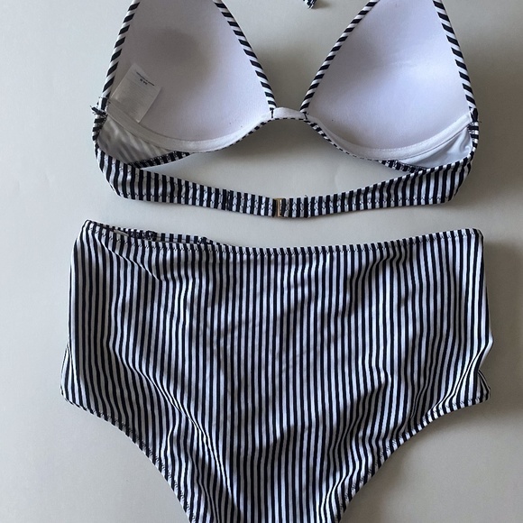 2 Piece Bikini Set - Picture 5 of 7